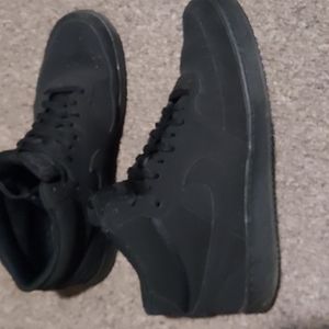 Nike mid top